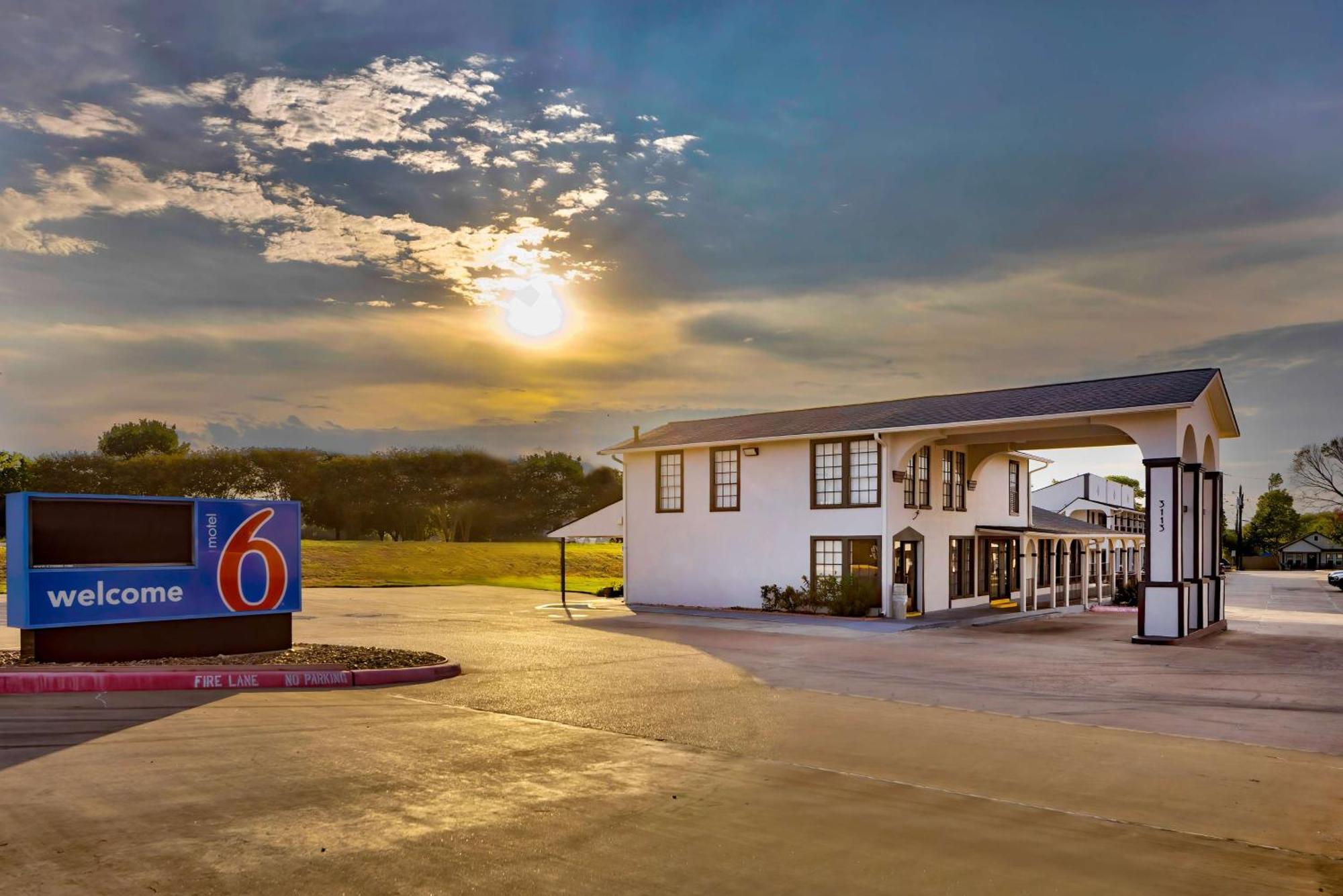 Motel 6-Bryan, Tx - College Station Bagian luar foto